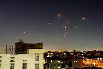 تسنیم: پدافند تهران برای مقابله با ریزپرنده و پهپاد‌های شناسایی برای مدت ۲۰ دقیقه فعال شده بود / هم اینک تهران در وضعیت عادی است و فعلاً هیچ صدایی از پدافند به گوش نمی‌رسد