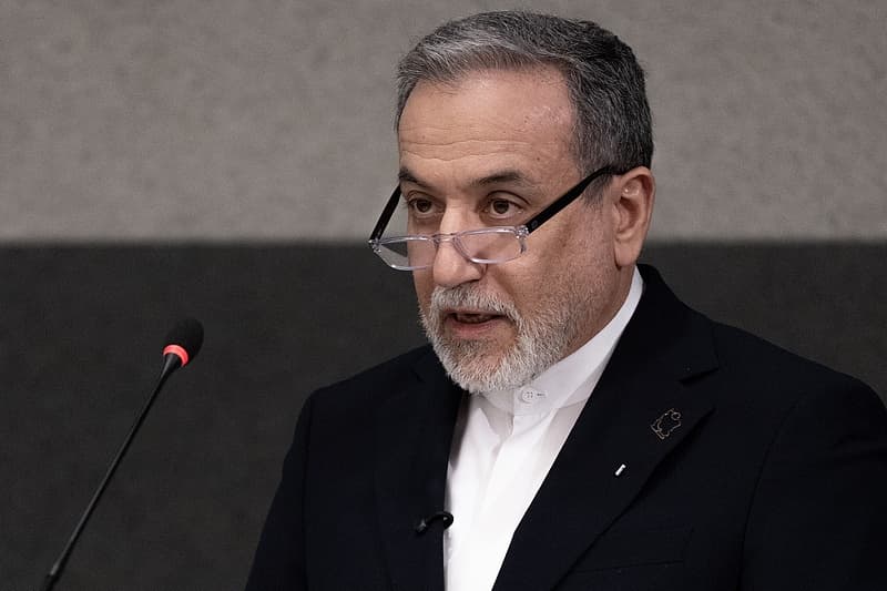 پیام تبریک عراقچی به نخست وزیر جدید عراق: از انتخاب چارچوب هماهنگی استقبال می‌کنم / ایران بر احترام خود به حاکمیت عراق و حمایت از ثبات سیاسی، توسعه و تقویت همکاری‌ها در راستای منافع دو ملت تأکید می‌کند