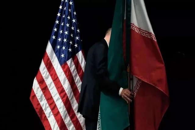 رویترز به نقل از یک منبع: پیشنهاد ایران، بازگشایی تنگه هرمز در مقابل رفع محاصره است/ مذاکره در مورد مسئله پیچیده هسته‌ای هم به مرحله نهایی موکول می‌شود تا فضای مناسب‌تری ایجاد شود/ اروپایی‌ها انتظار دارند که وضعیت فعلی با تهران ادامه یابد