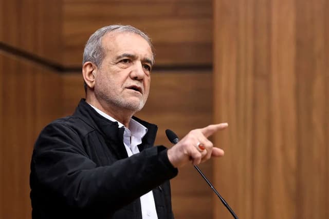 پزشکیان: از افزایش قیمت‌ها مطلع هستم / بخشی از آن مربوط به تغییر قیمت‌های مواد اولیه یا مشکلات مرتبط با جنگ ظالمانه‌ای است که مردم می‌دانند، اما گرانفروشی و احتکار قابل تحمل نیست