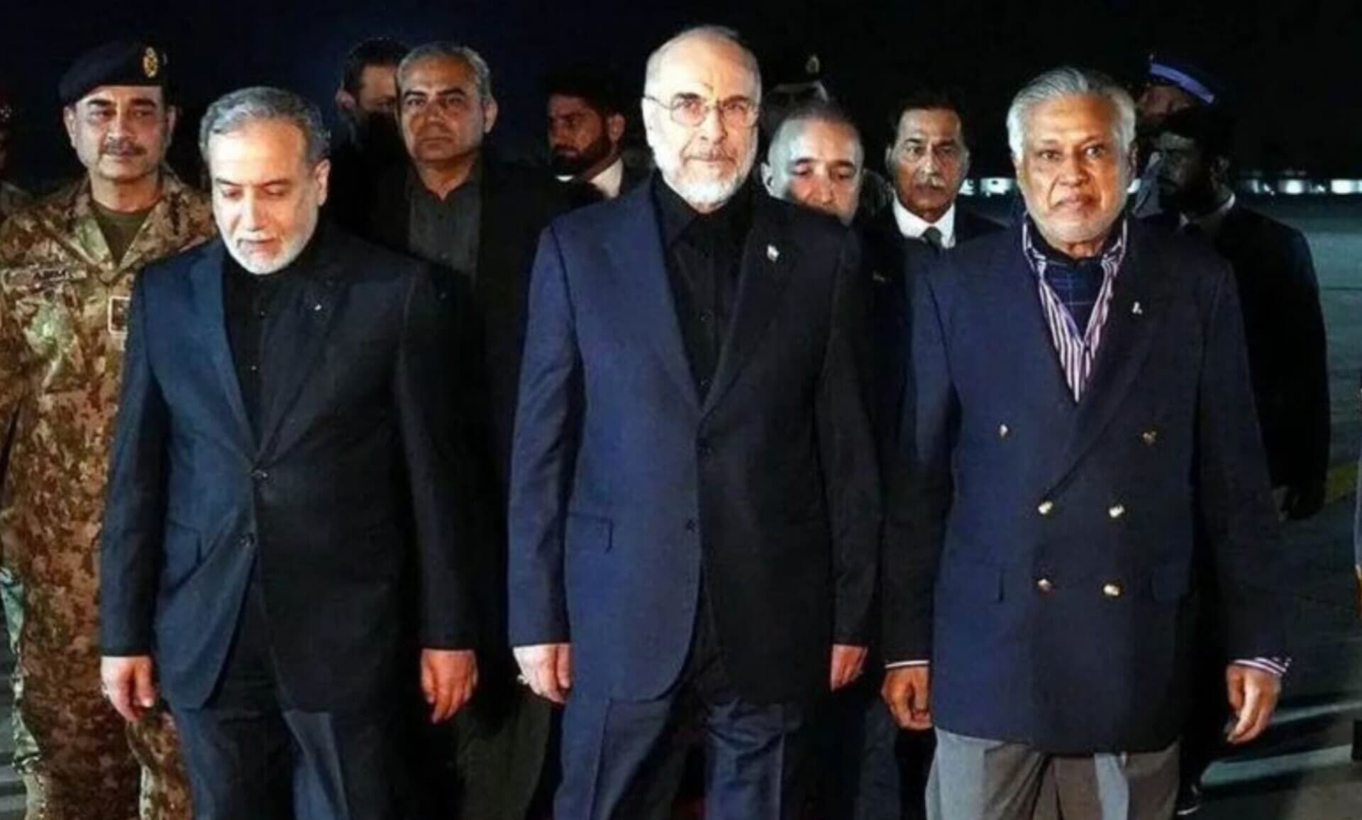ادعای العربیه به نقل از منبع پاکستانی: ممکن است که ایران امروز پاسخ خود به پیشنهاد آمریکا را تحویل دهد/ گفت‌و‌گو‌ها در مورد وضعیت تنگه هرمز در جریان است؛ هنوز امکان دستیابی به تفاهم‌ها وجود دارد/ هیچ مانعی برای تداوم تماس‌ها با تهران نیست
