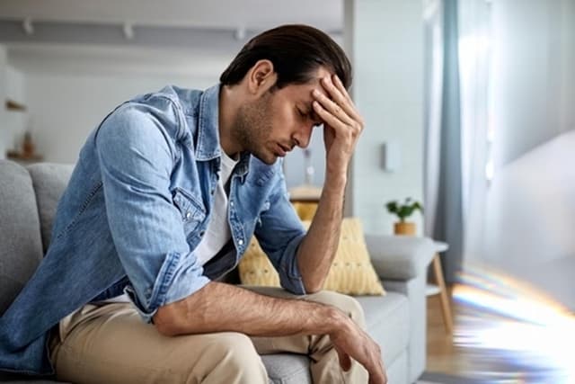 چرا دچار بی‌حسی عاطفی می‌شویم؟