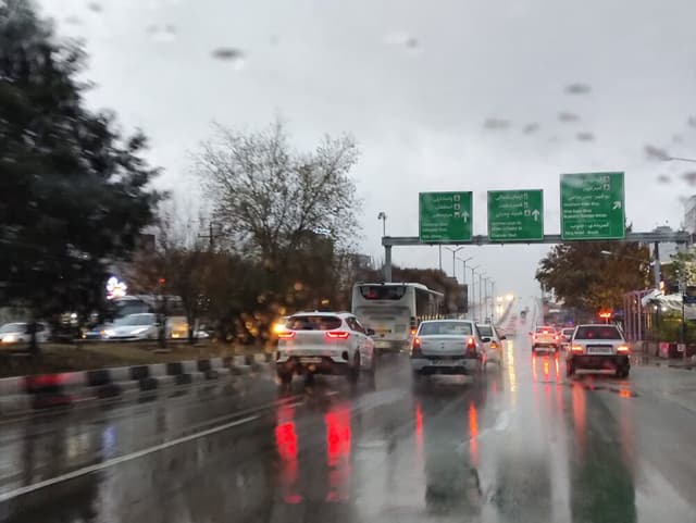 رگبار باران در نیمه شمالی کشور/ وزش باد و گرد و خاک در نقاط مختلف ایران