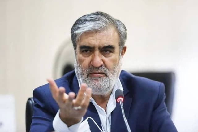 عزیزی: امنیت دشمنان را در هر کجای جهان سلب می‌کنیم