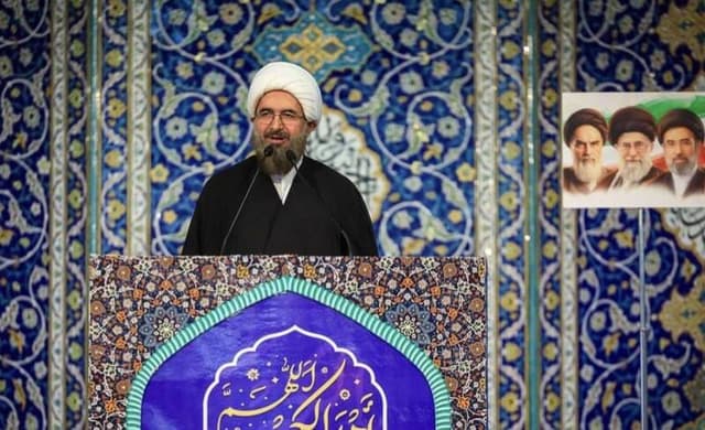 در میانه جنگ مستقیم و رویارویی بی‌پرده حق و باطل قرار داریم/ تنگه هرمز قابل مذاکره نیست/ بزرگ‌ترین منکر امروز جامعه تولید اختلاف است