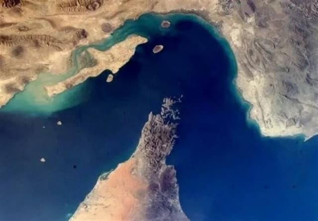 فرماندهی نیروی دریایی: از همکاری کشتی‌های مستقر در خلیج فارس تشکر می‌کنیم
