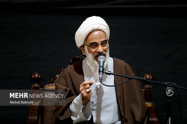 حاجی صادقی: تنگه هرمز را باید تنگه تنگسیری نامید