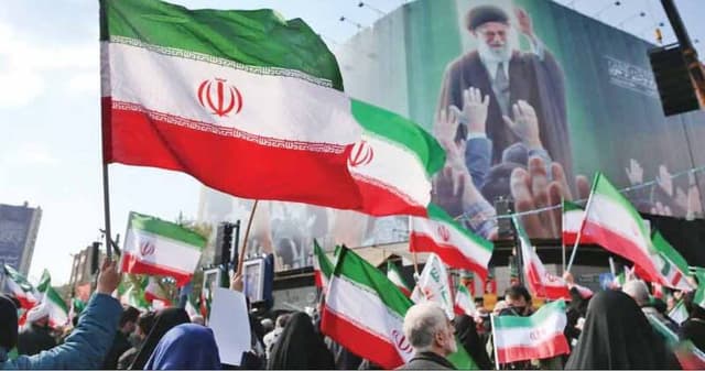 ما می‌مانیم اما با همدیگر