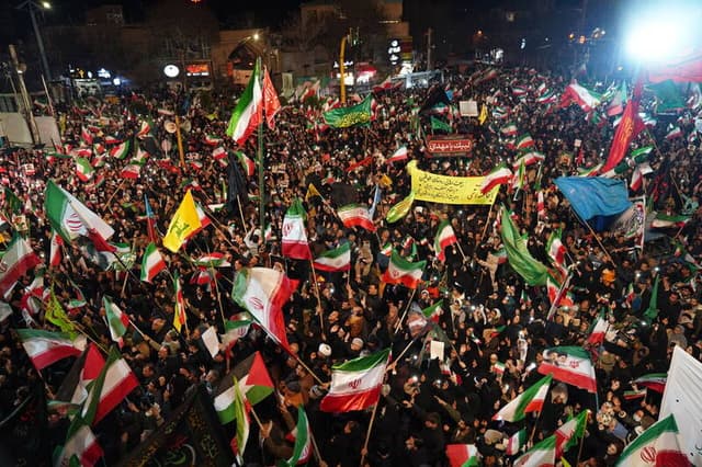 خدشه‌دار کردن وحدت ملی، بازی در زمین دشمن است
