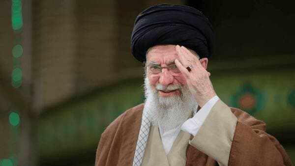 اولین تصاویر از آماده‌سازی خودروی حامل پیکر مطهر امام شهید