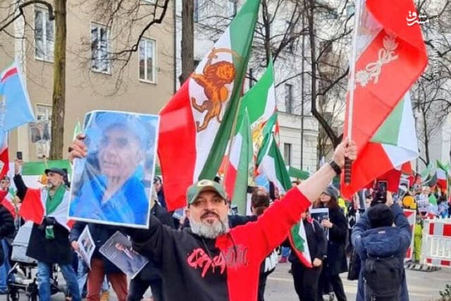 تقاطع‌گیری منافقین با سلطنت‌طلبان پس از شکست در میدان/ آیا ماشین ترورهای مشکوک در اروپا راه خواهد افتاد؟/ رصد تحرکات مریم رجوی در ایتالیا توسط یک باند گنگستری!