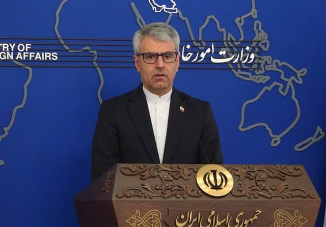 فیلم/ پاسخ بقایی به گرفتن عوارض در تنگه هرمز در تفاهم با عمان