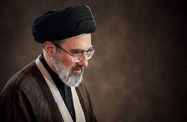فیلمی کمتر دیده شده از سینه زنی رهبر انقلاب