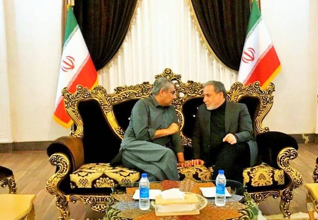 گفت وگوی عراقچی با وزیر کشور پاکستان در فرودگاه مشهد