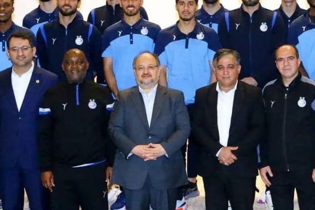شریعتمداری سود هلدینگ خلیجفارس را نصف کرد!