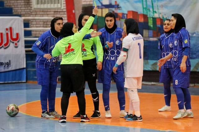 شب بد داوری در لیگ فوتسال زنان؛ هم استقلال هم مشهد شاکی‌اند!