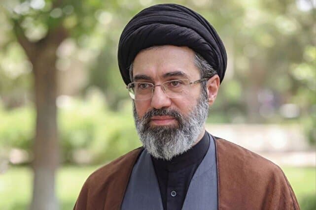 رهبر معظم انقلاب: معلمان و کارگران مؤثرترین حلقه در نبرد فرهنگی و اقتصادی خواهند بود