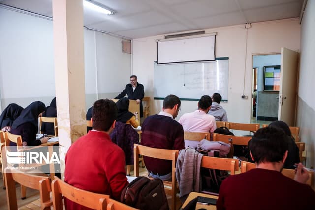 تداوم آموزش مجازی مقطع کارشناسی و بازگشت تدریجی به کلاس تحصیلات تکمیلی 
