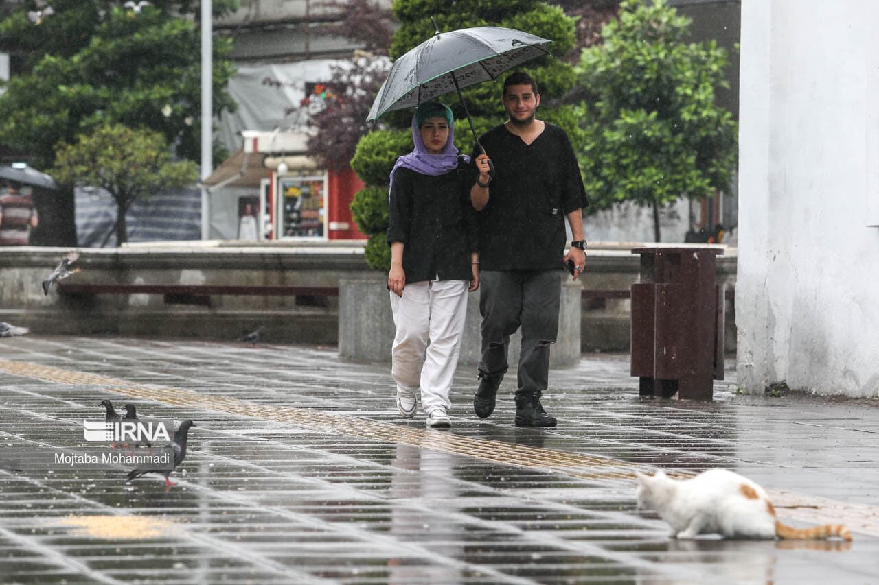 رگبار باران و رعد و برق در نیمه شمالی کشور