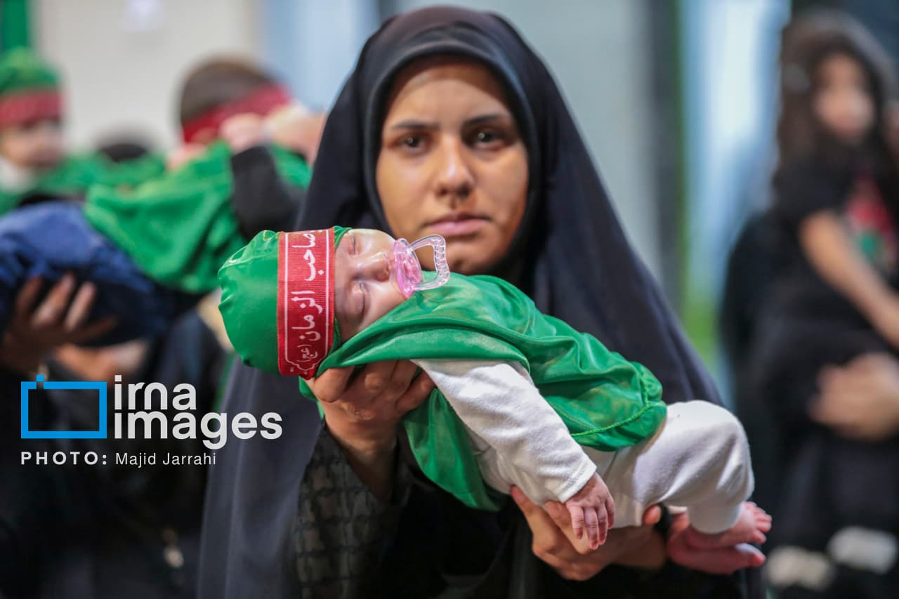 مادران شیرخوارگان با رهبر انقلاب بیعت می‌کنند