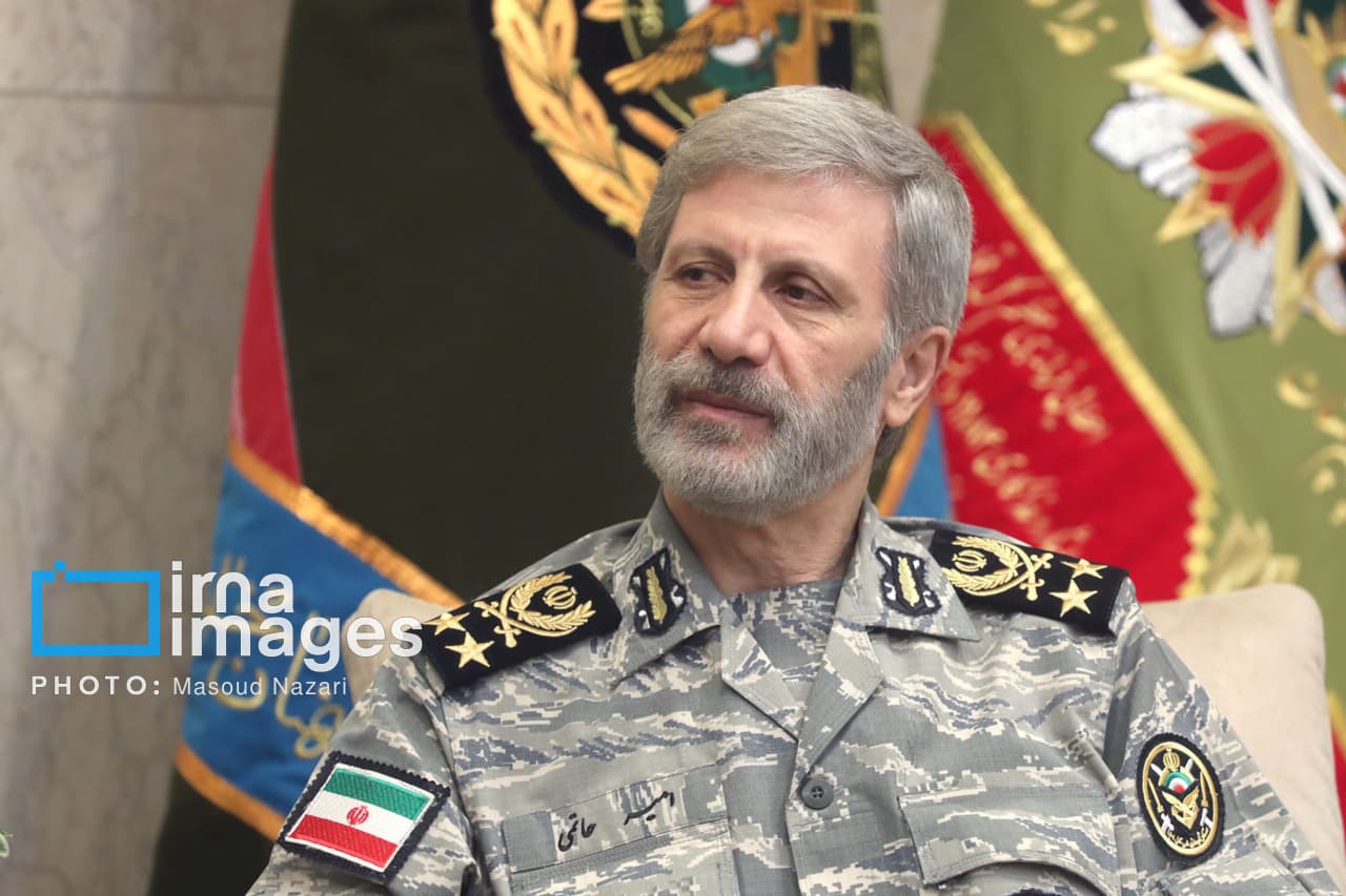 فرمانده ارتش: با اتکا به قدرت و پشتوانه ملت ایران در برابر هرگونه تهدید دشمن می‌ایستیم