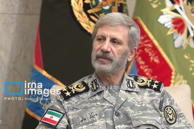 فرمانده ارتش: با اتکا به قدرت و پشتوانه ملت ایران در برابر هرگونه تهدید دشمن می‌ایستیم