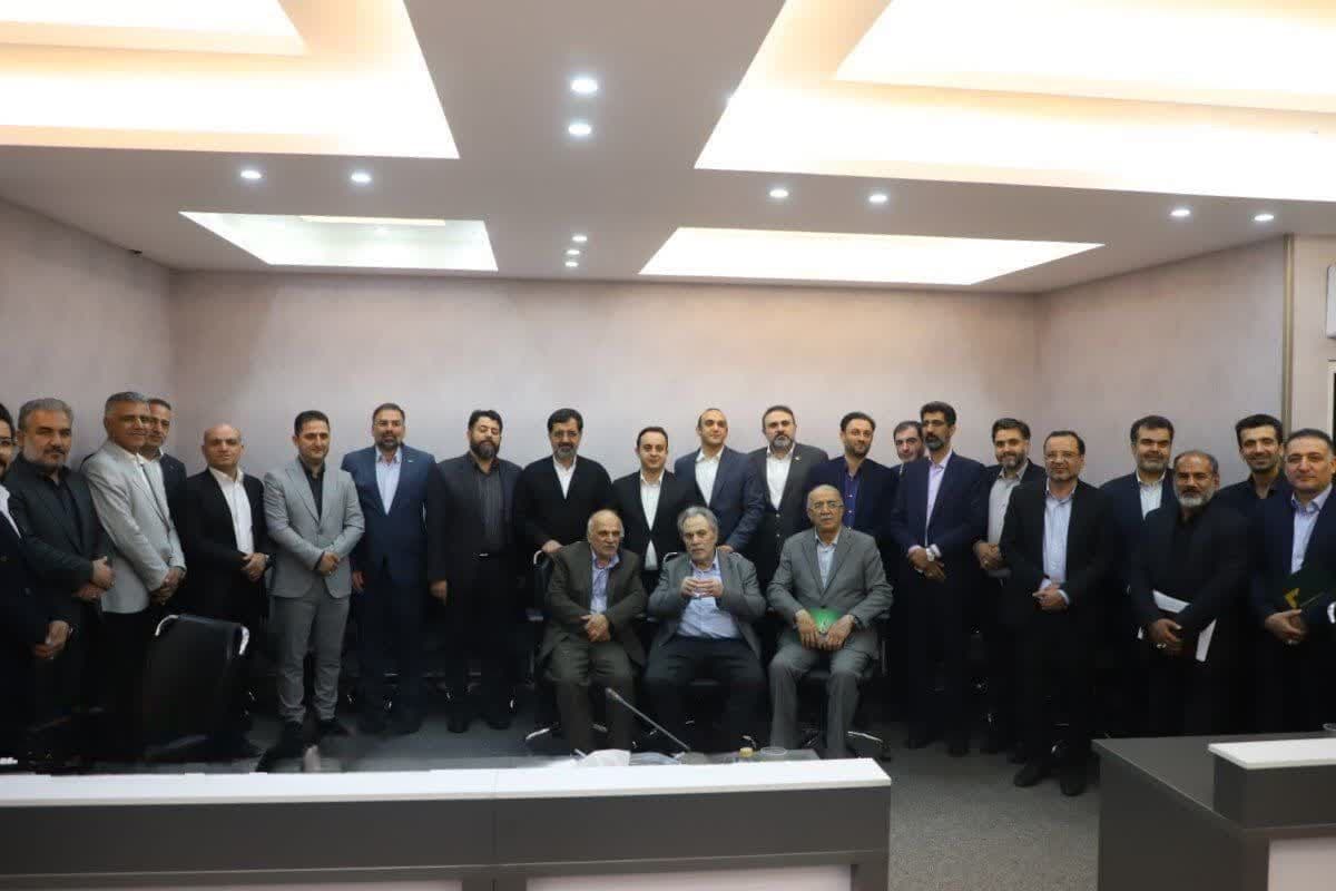 همدلی صنعتگران در قم با مشارکت ۱۶۲ میلیارد ریالی برای بازسازی واحدهای آسیب‌دیده جنگ