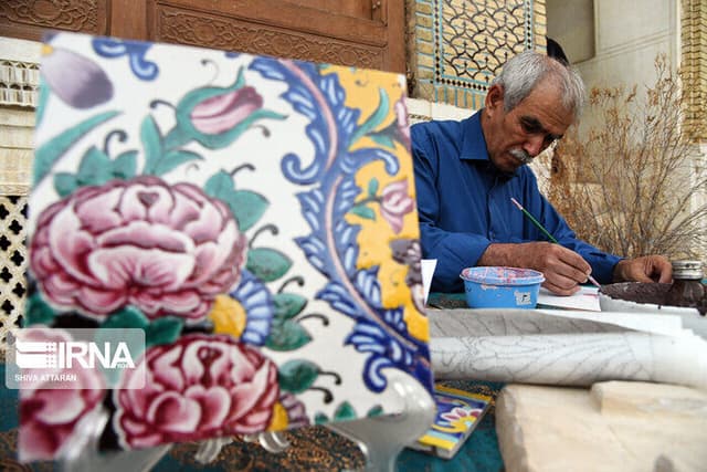 صنایع دستی فارس در مواجهه با جنگ تحمیلی؛ از رکود فروش تا چشم امید به حمایت