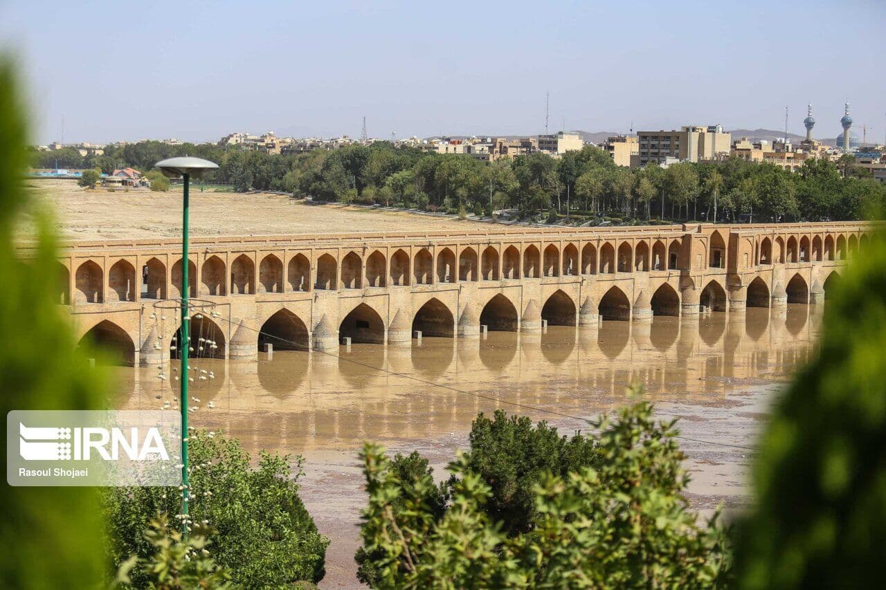 جریان آب زاینده رود تا ۲۴ ساعت آینده به اصفهان می‌رسد