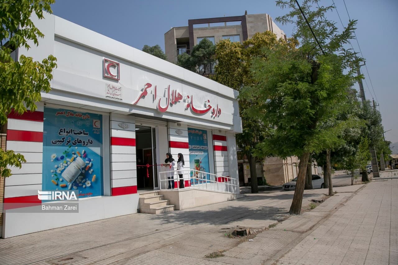 مطالبه بیماران کرمانشاهی؛ داروهای خاص چه زمانی به داروخانه هلال احمر می‌رسد؟