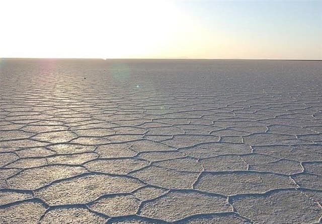اثر مستقیم خشکسالی دریاچه نمک گرمسار بر افزایش گردوغبار در مرکز کشور