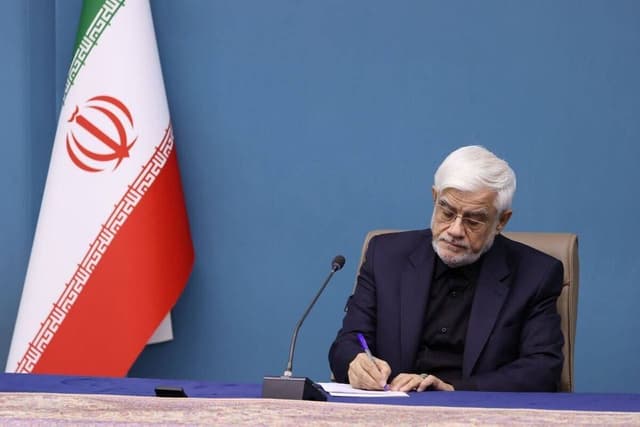 عارف: آیت‌الله فیاض منشأ آثار ارزشمند برای حوزه‌های علمیه بود