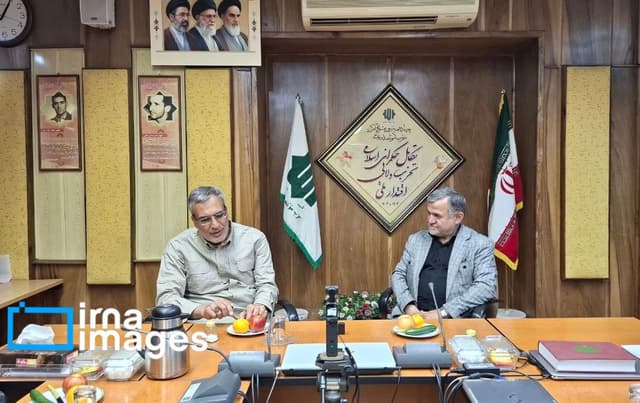 جابری انصاری: جریان های سیاسی مطالبات خود را در قاب منافع ملی دنبال کنند