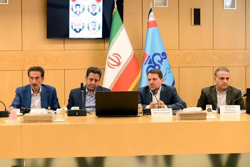 معاون وزیر نفت: تأمین مواد اولیه و حفظ اشتغال اولویت صنعت پتروشیمی است