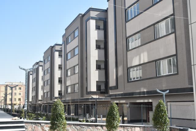 تحویل طرح‌های مسکن بدون خدمات روبنایی و زیربنایی در برنامه وزارت راه نیست