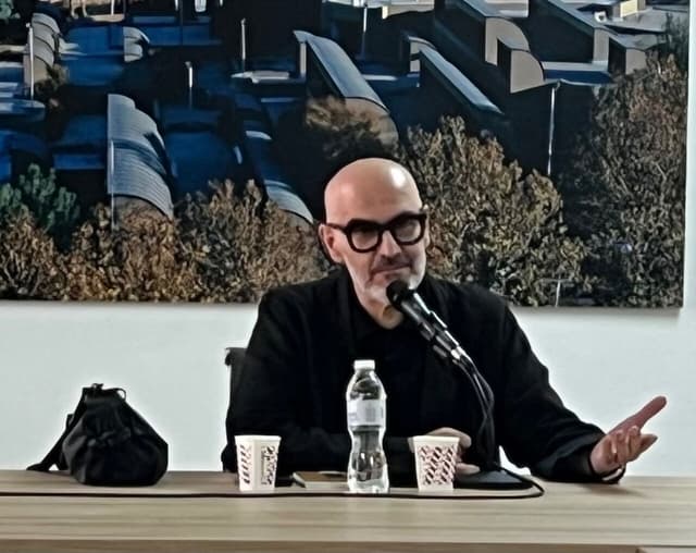 جنگ قابل گزارش نیست؛ هنر آن را افشا می‌کند