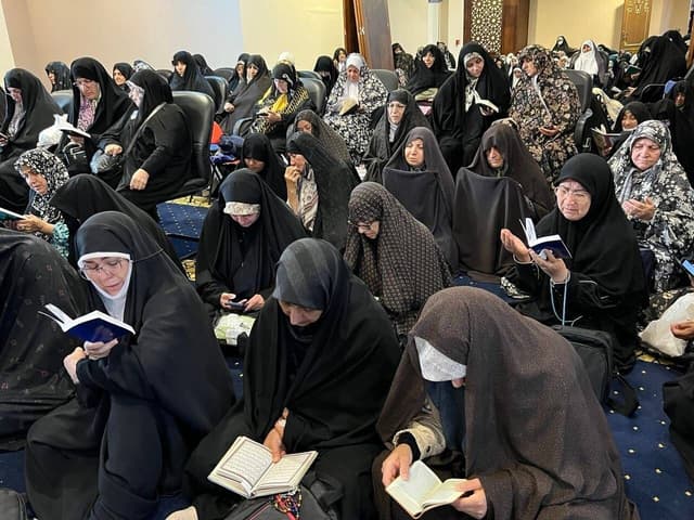 طنین نجوای عاشقانه زائران ایرانی در حریم یار/ زمزمه دعای کمیل در مکه مکرمه