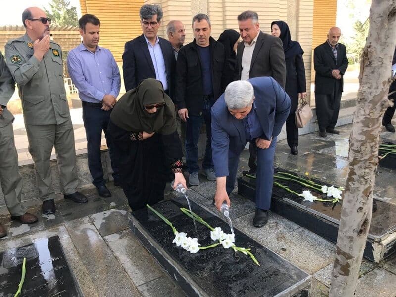 حضور معاون رییس جمهور بر مزار شهدای محیط زیست در کردستان