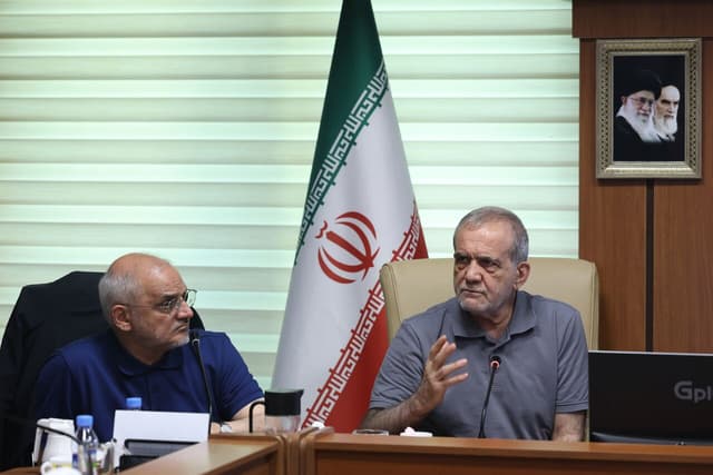 پزشکیان: عدالت در سلامت و رسیدگی به اقشار آسیب‌پذیر محور تحول نظام بهداشت است