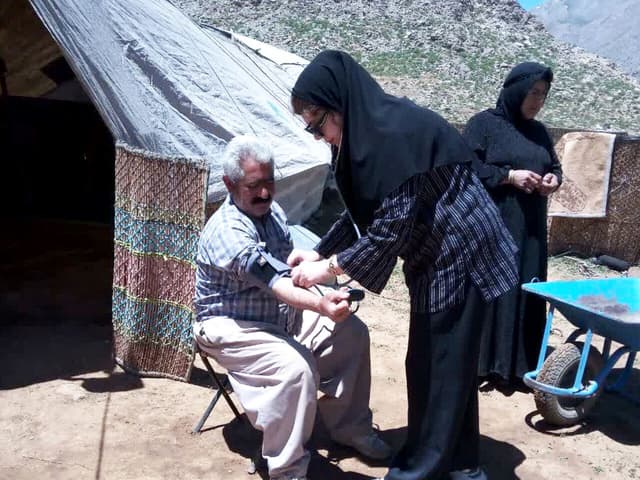 خدمات بهداشتی و درمانی به عشایر صحنه با حضور تیم‌های سیار ارائه شد
