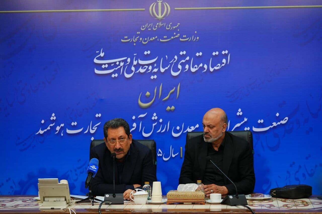 اتابک: واحدهای صنعتی با تکیه بر توان داخلی و فناوری ها نوسازی می شوند
