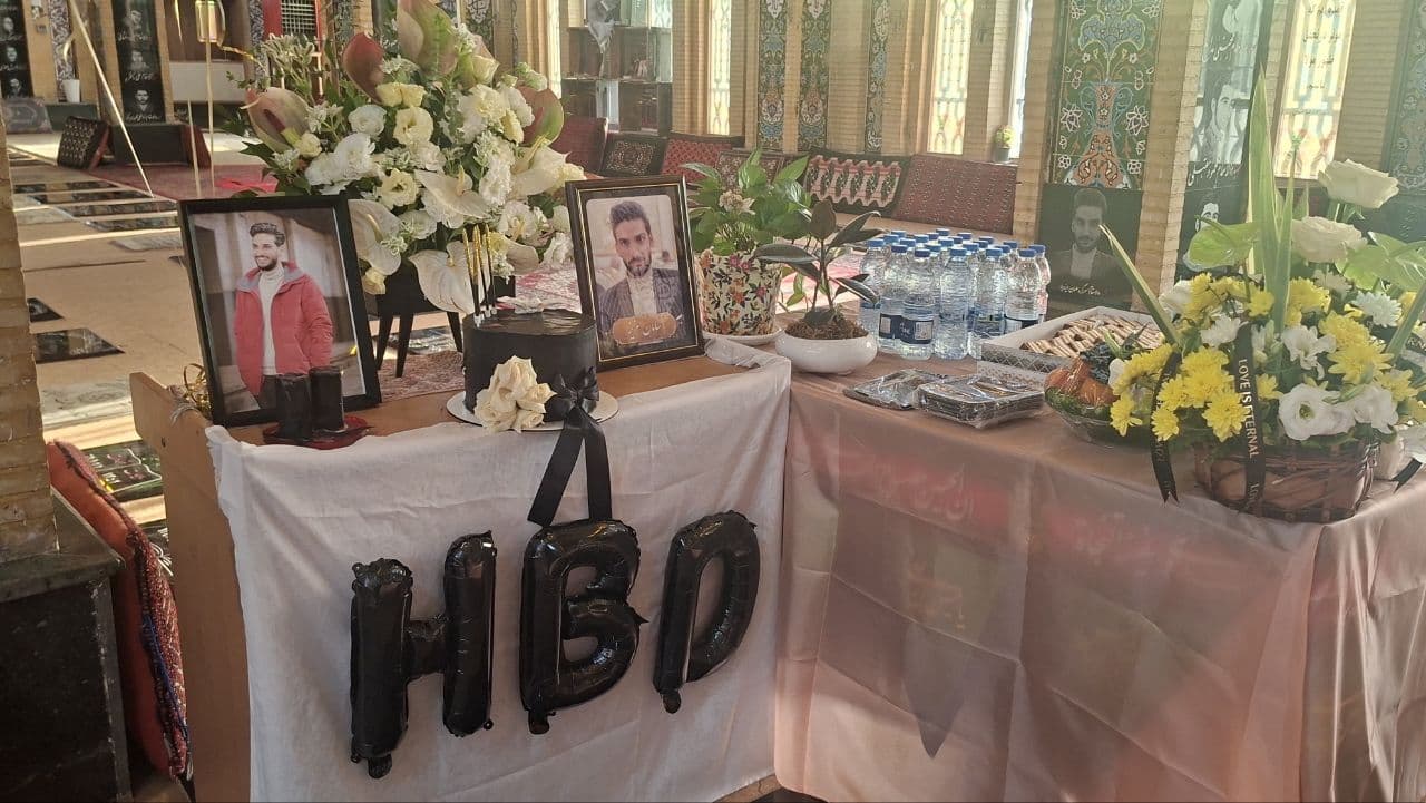 فیلم| جشن تولدی بر صحنه آسمان؛ زادروز شهیدی از اهالی تئاتر گرمسار