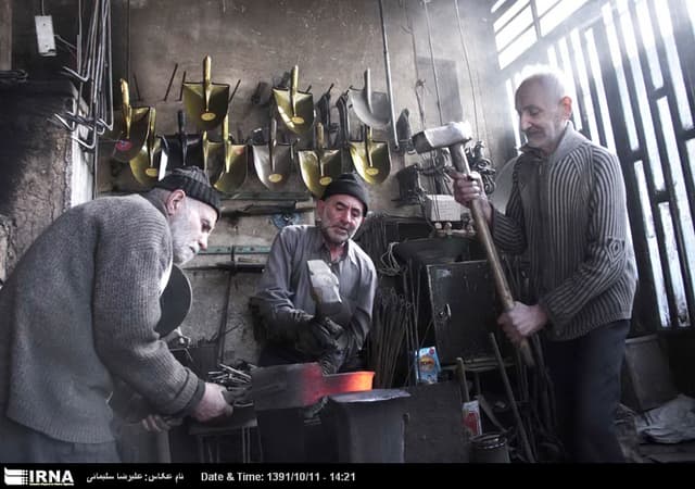 ۶۶ رشته صنایع‌دستی در معرض انقراض در پنج سال احیا شد/فعالیت ۶۲۳ هزار هنرمند در کشور