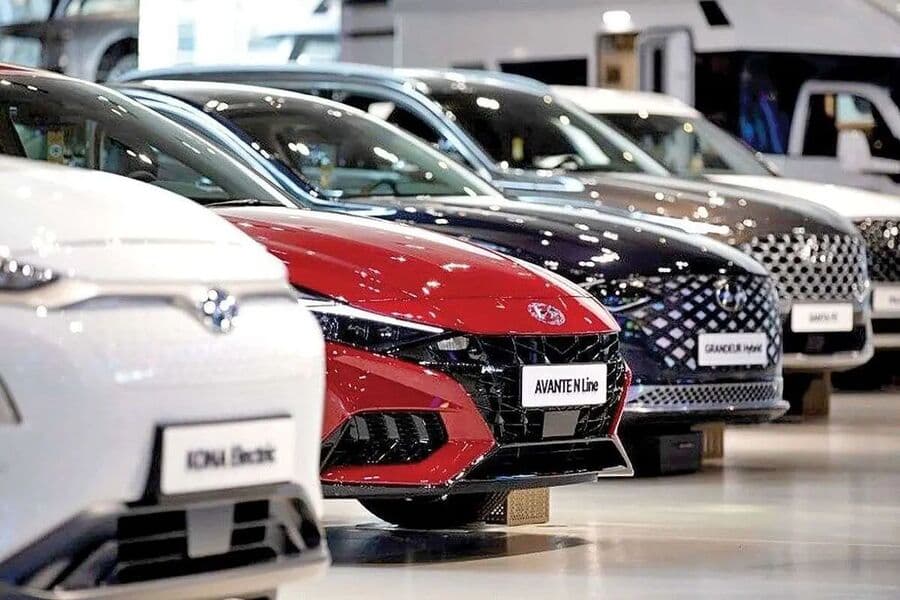 کاهش قیمت وارداتی‌ها؛ بازار خودرو در مسیر رکود نوسانی
