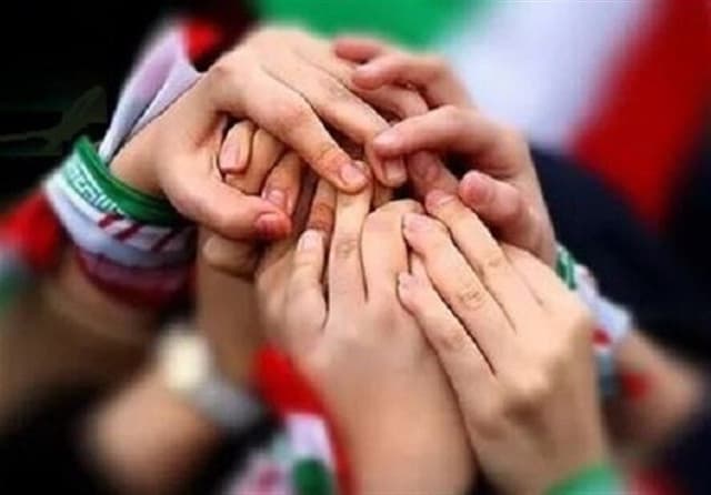 ناصر ایمانی در گفتگو با اطلاعات آنلاین: برای عبور از بحران به اتحاد و همراهی همگانی نیاز داریم