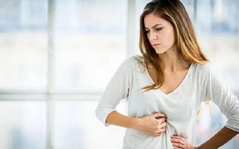 ۱۰ نوشیدنی مفید و مضر برای سوزرش معده
