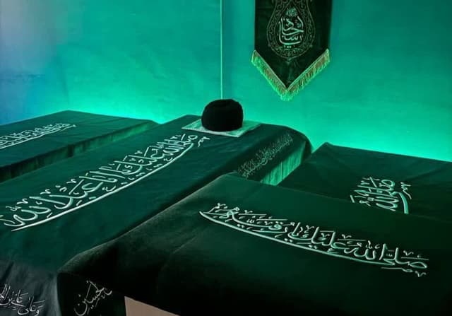 اولین تصاویر از آماده‌سازی خودروی حامل پیکر رهبر شهید انقلاب