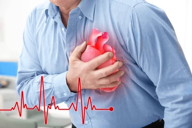 گرمای شدید چگونه سلامت قلب را تهدید می‌کند؟ | توصیه‌های یک متخصص نارسایی قلبی