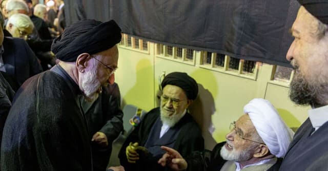 این تصویر از دیدار کروبی و خاتمی وایرال شد