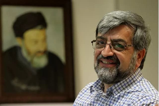 پاسخ فرزند شهید بهشتی به شبهاتی درباره پدرش/ این شبهه را که می‌گویند بنیان‌گذاران انقلاب از خودشان مبنای اقتصادی نداشتند رد می‌کنم
